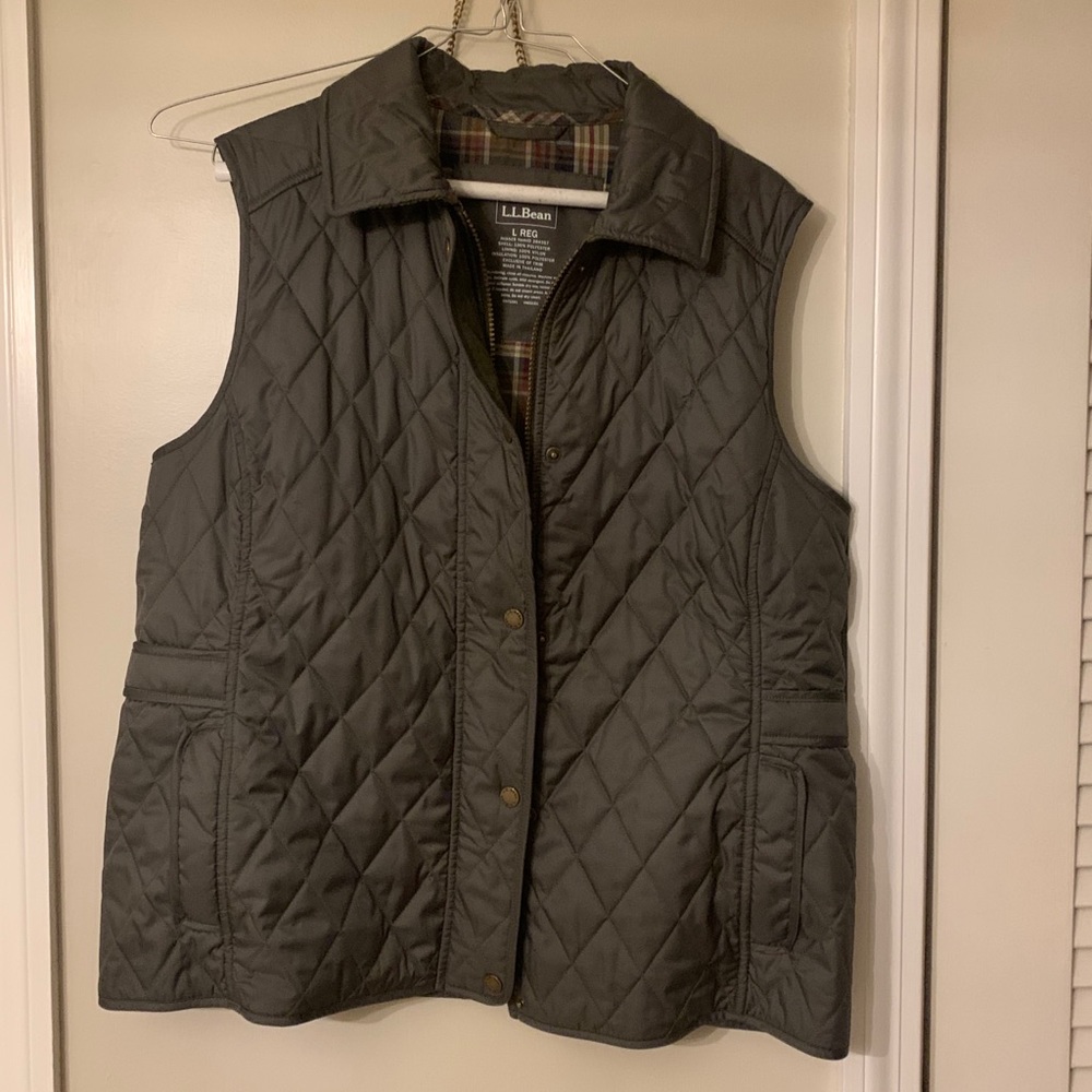 Women’s LLBean quilted riding vest.